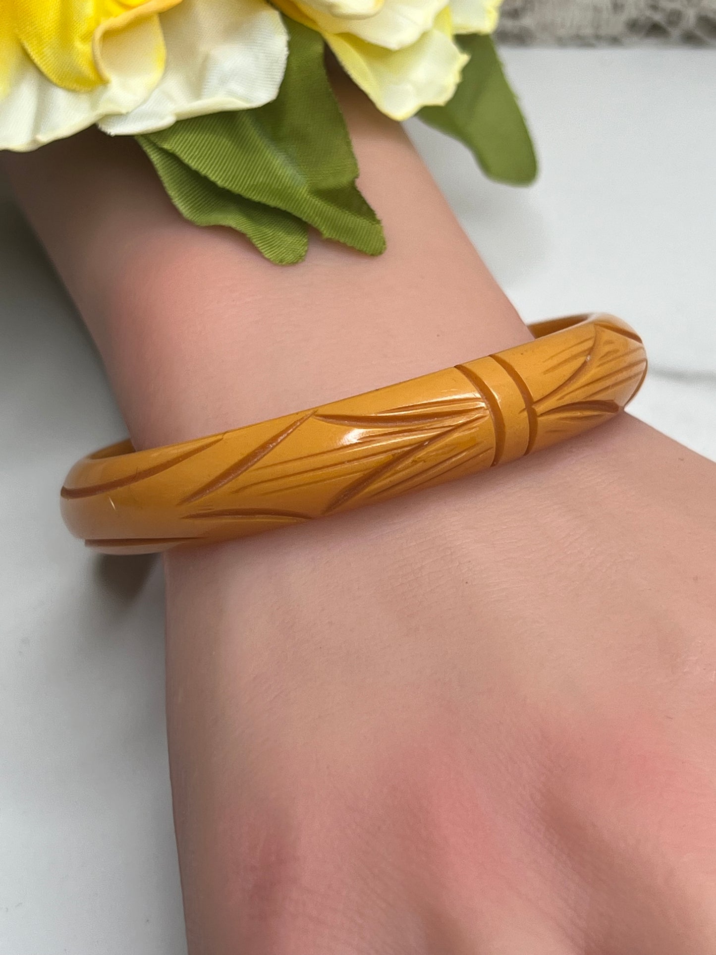 Vintage Bakelite Carved Butterscotch Bangle Bracelet