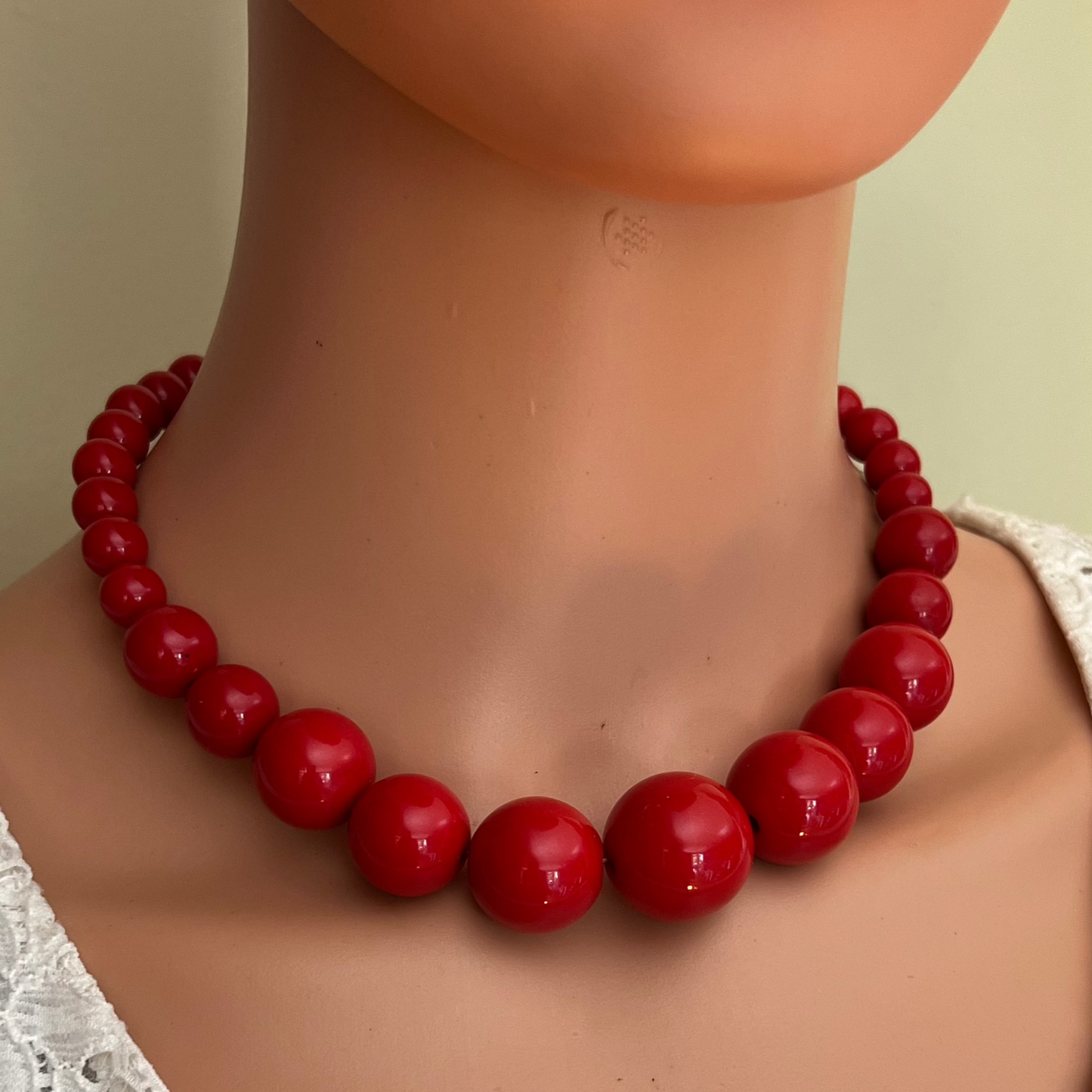 Vintage Candy Apple Red Bubblegum Bead Acrylic Collar Necklace