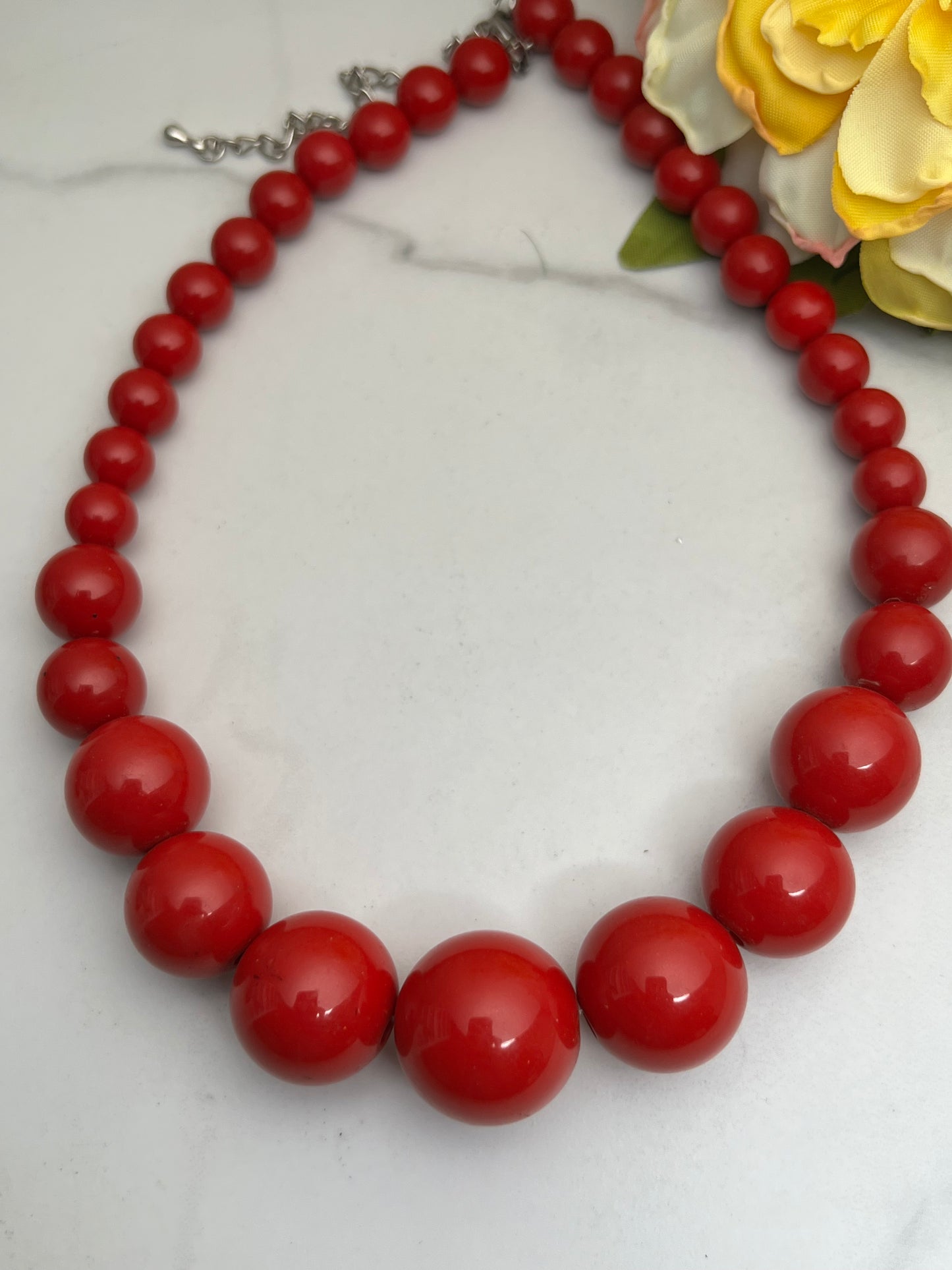 Vintage Candy Apple Red Bubblegum Bead Acrylic Collar Necklace