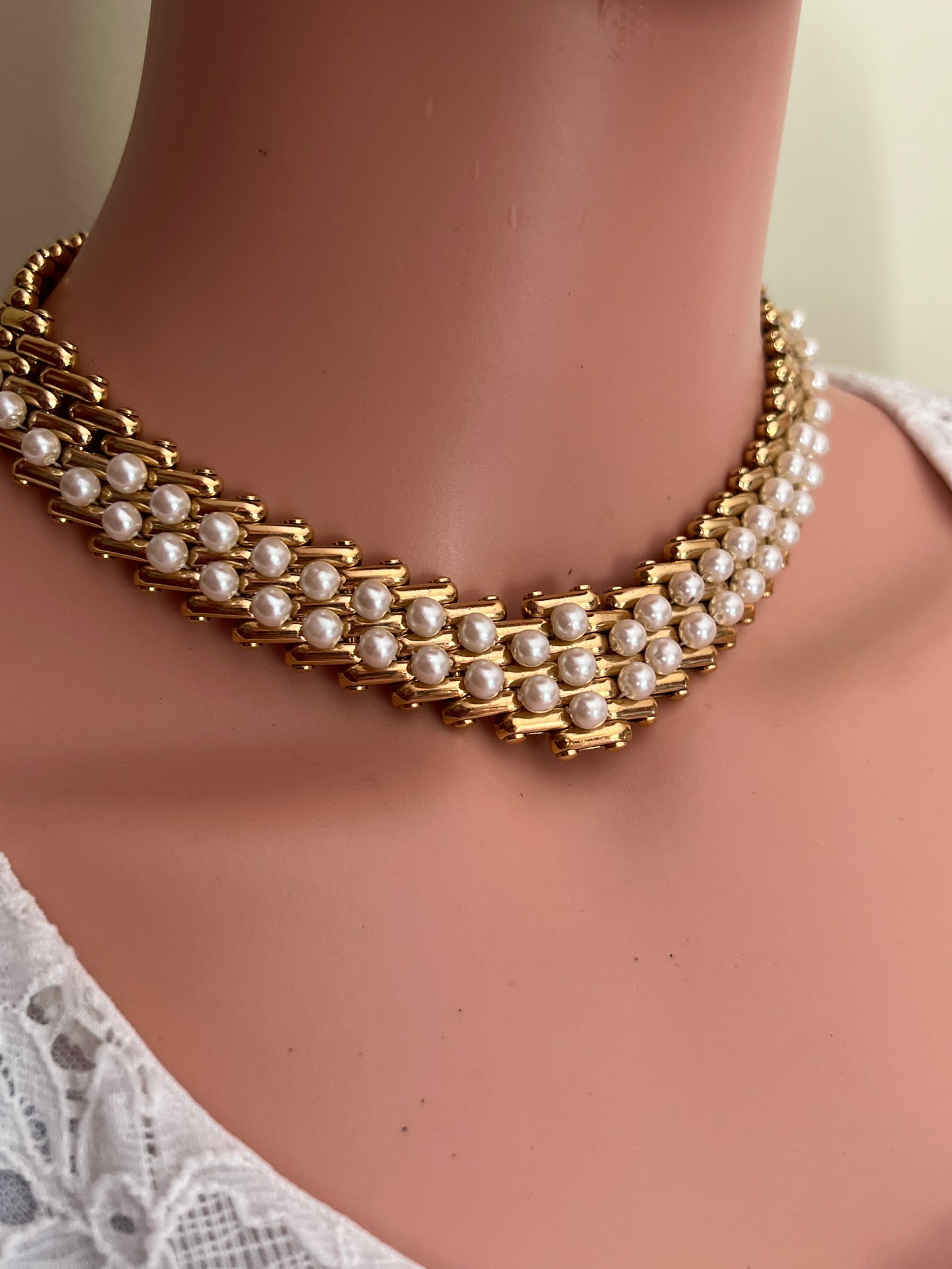 Mid-Century Gold V Shaped Stacked Link Pearl Accent Choker Necklace