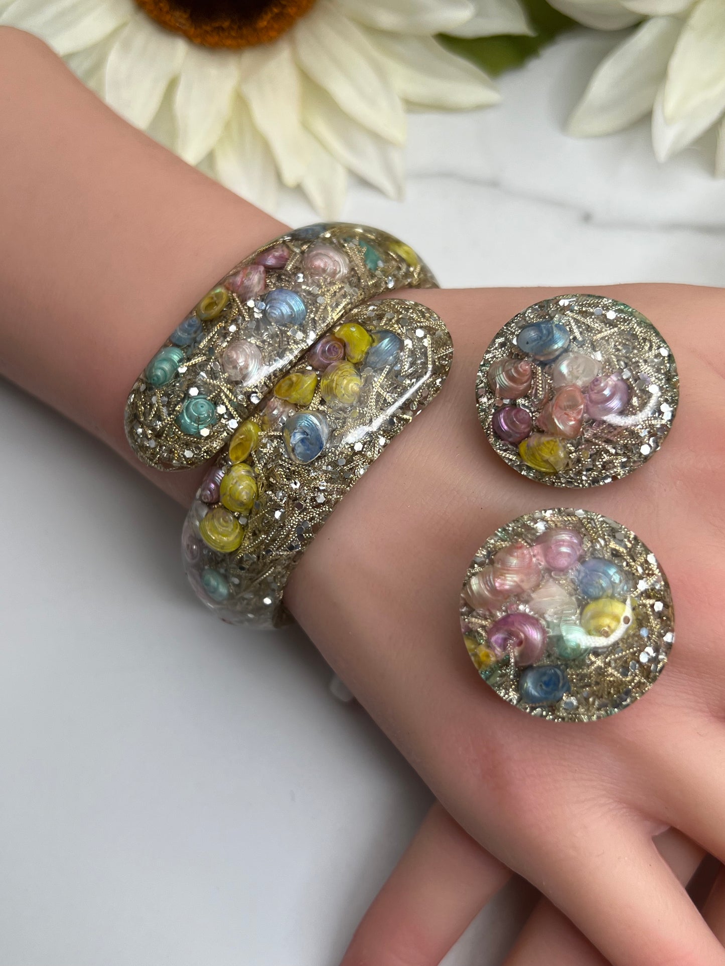 Mid-Century Lucite Seashell Confetti Clamper Bracelet Clip on Earrings Matching Set