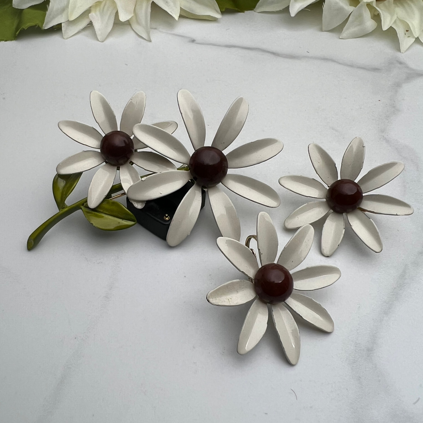 Vintage Brown White Enamel Daisy Brooch Clip on Earrings Jewelry Set