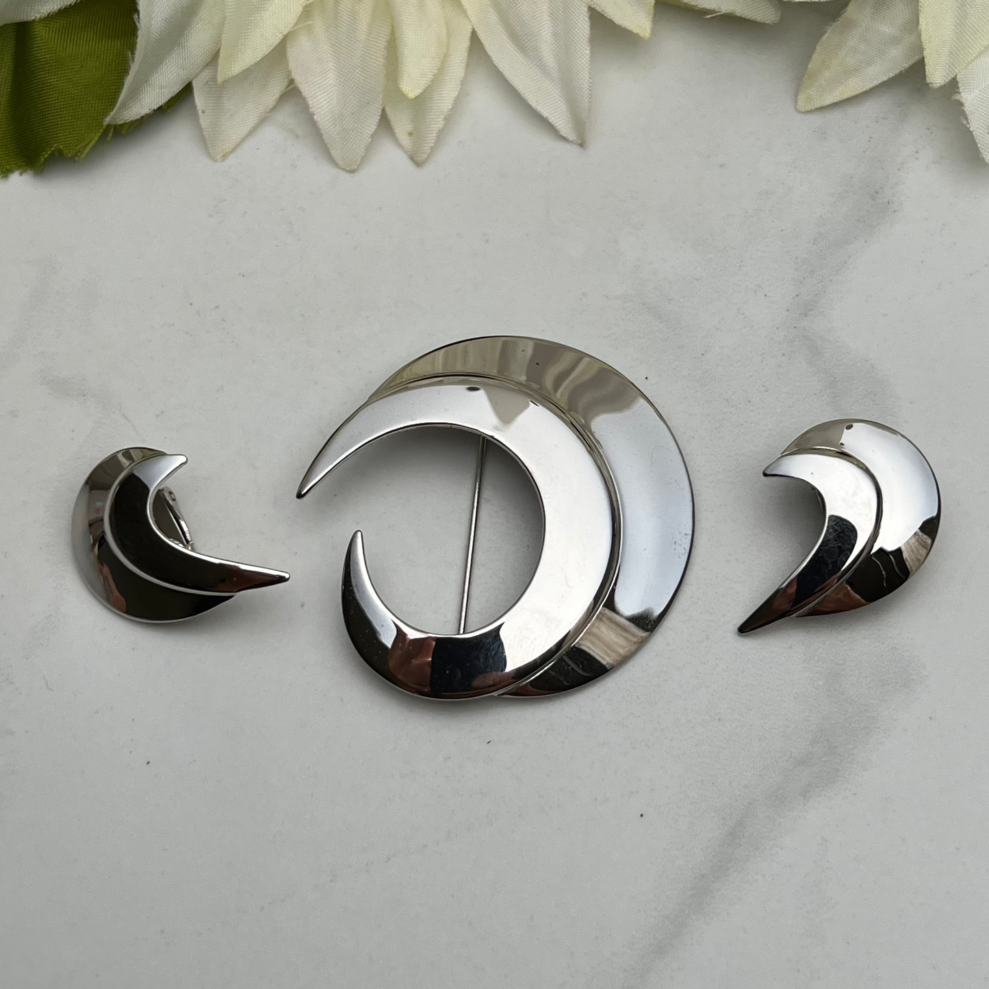 Vintage Signed Sarah Coventry Silver Swirl Brooch Clip on Earrings Jewelry Set