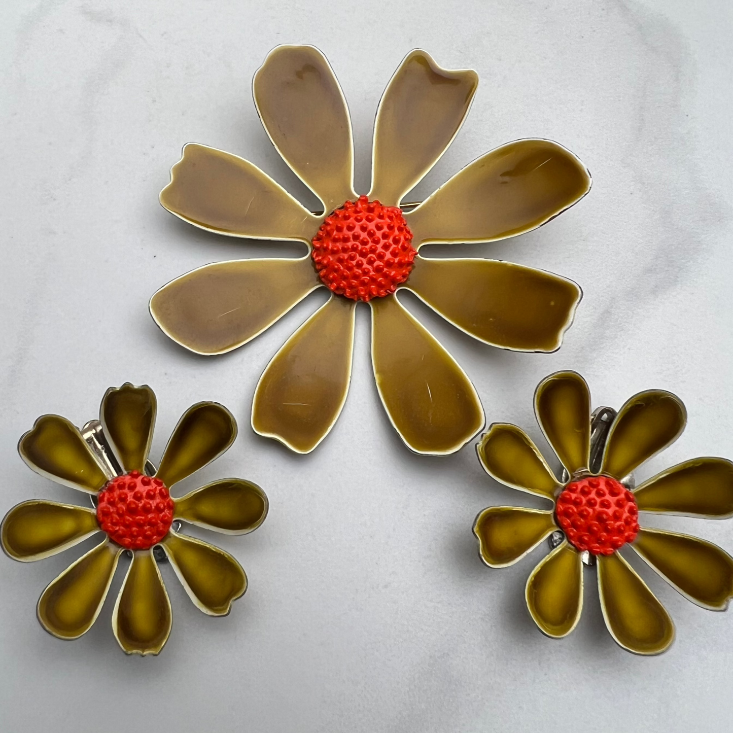 Retro Brown Enamel Daisy Matching Jewelry Set Brooch Clip On Earrings