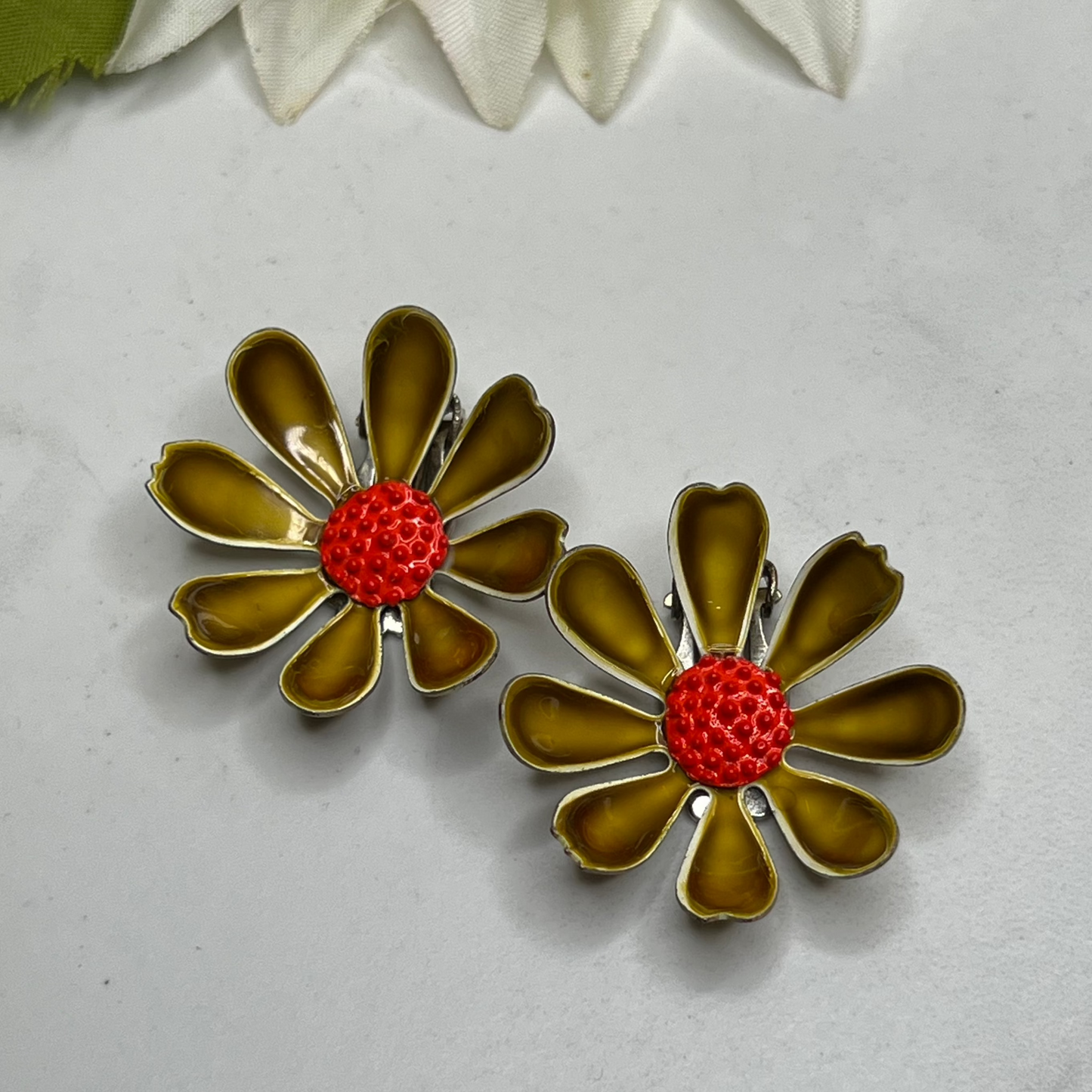 Retro Brown Enamel Daisy Matching Jewelry Set Brooch Clip On Earrings