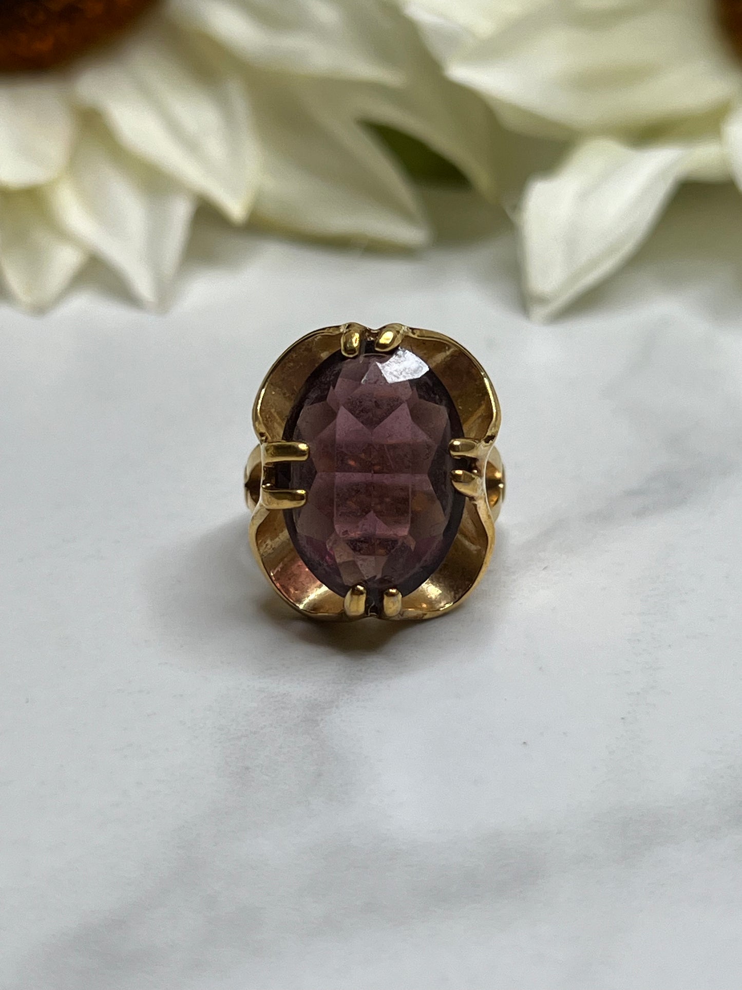 Vintage 18K HGE Yellow Gold Purple Crystal Statement Ring