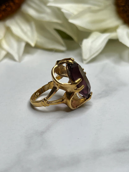 Vintage 18K HGE Yellow Gold Purple Crystal Statement Ring