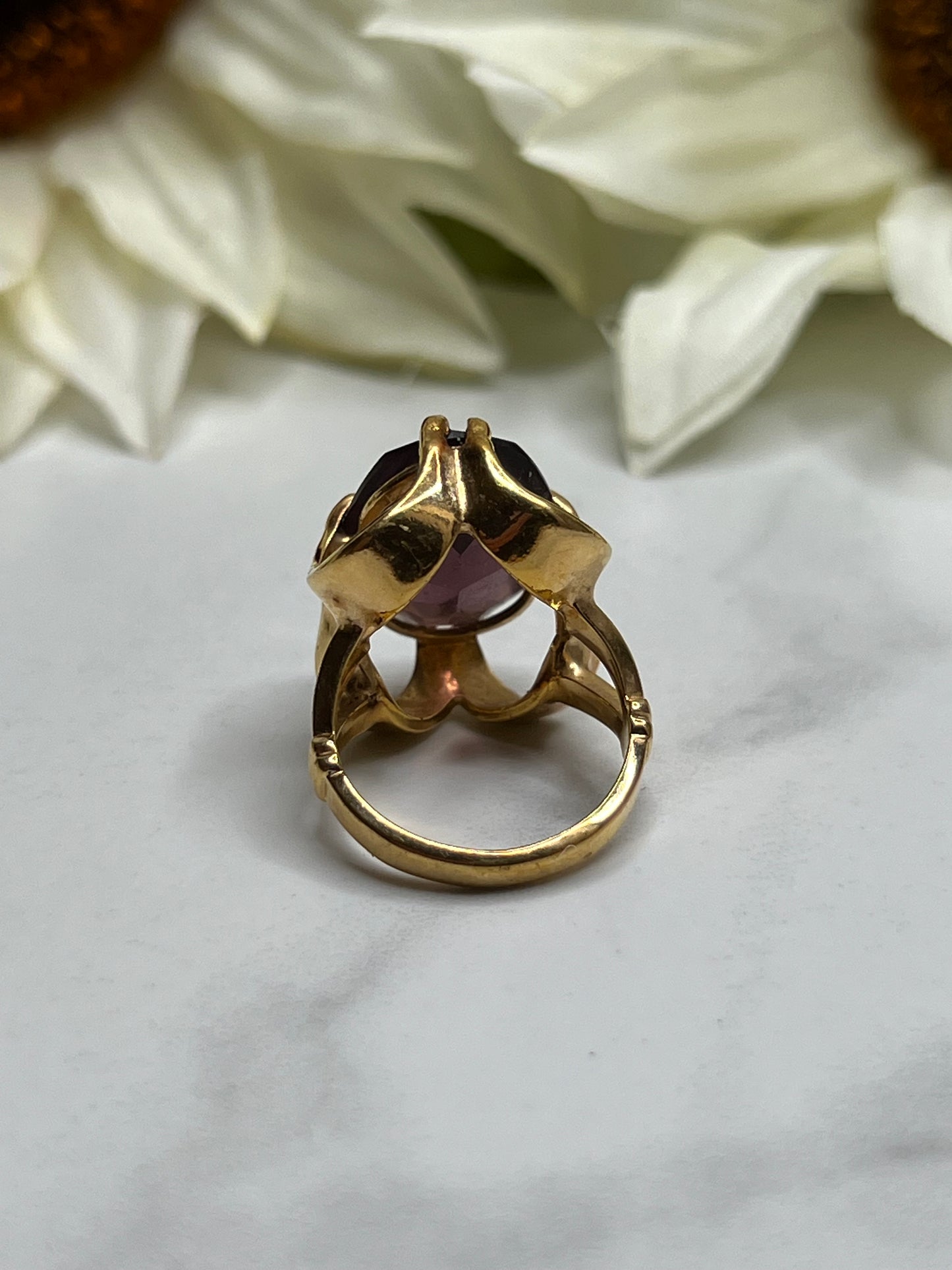 Vintage 18K HGE Yellow Gold Purple Crystal Statement Ring